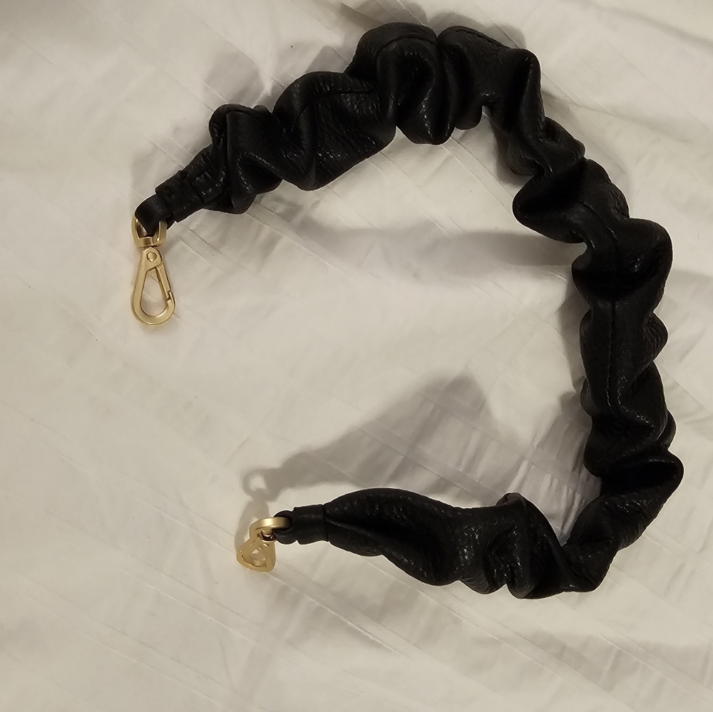 Hammit black ruched leather strap